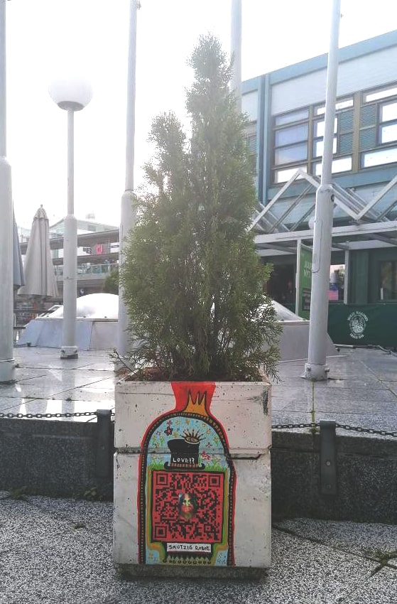 QRFT Gallery - Poormans NFT Smutzig Robot